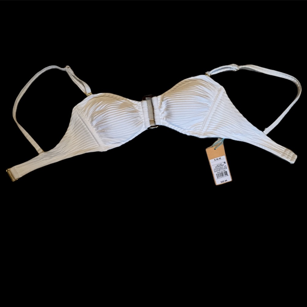 White bikini Top with super cute detail in the middle